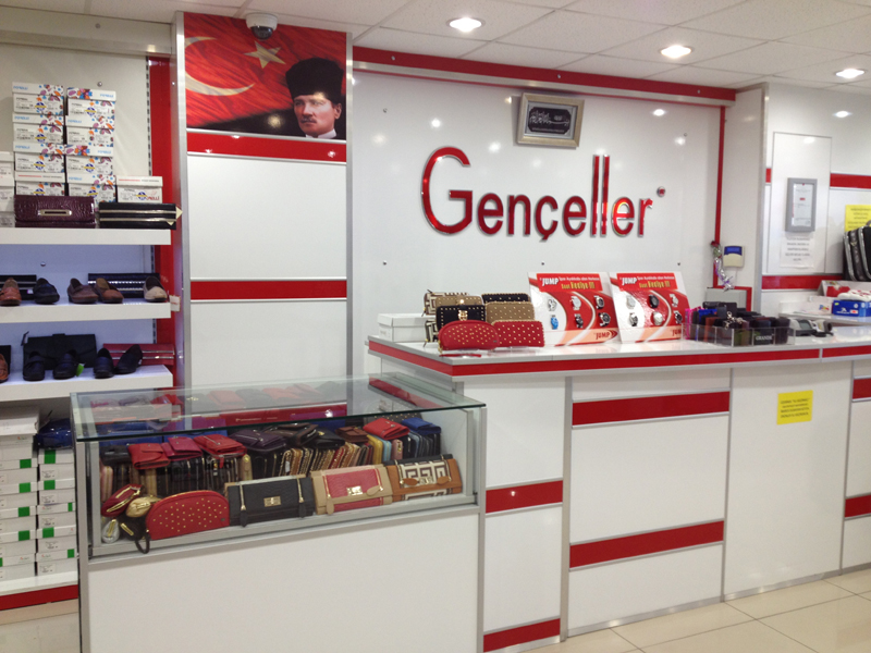 Gençeller Ayakkabı Susurluk — Gençeller mağaza karşılama ve kasa alanı